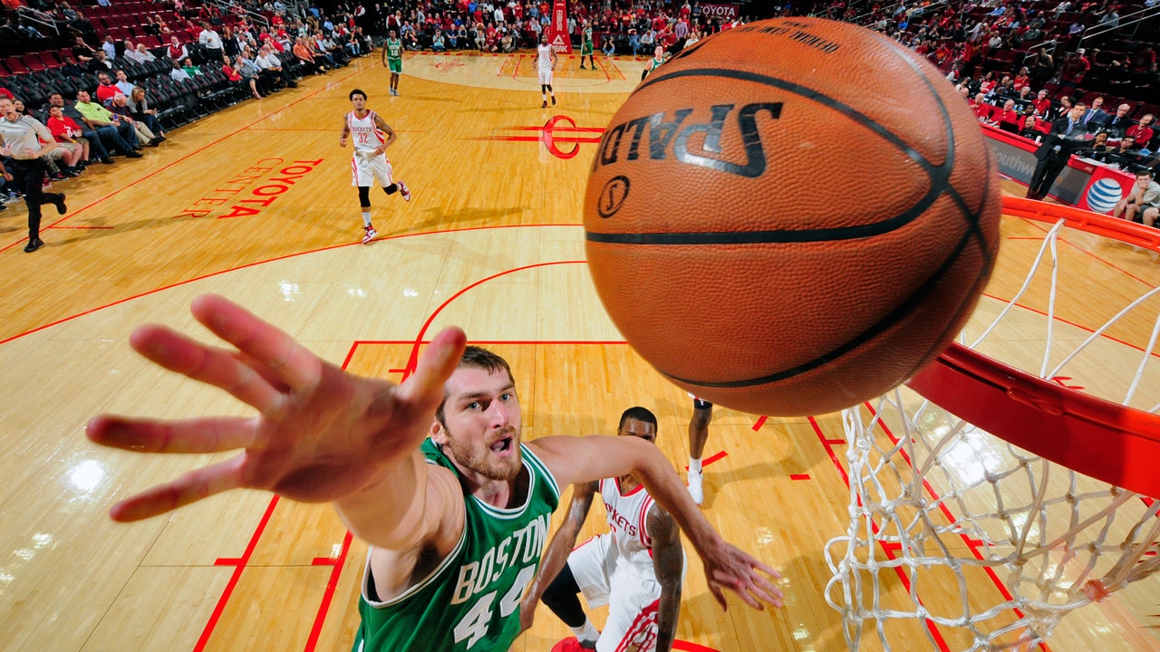 Celtics just keep rolling, Rockets just keep plummeting
